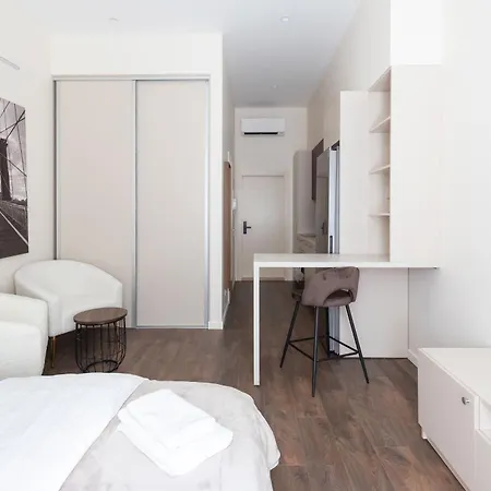 Aparthotel Studioapart23 - Brand New In Center